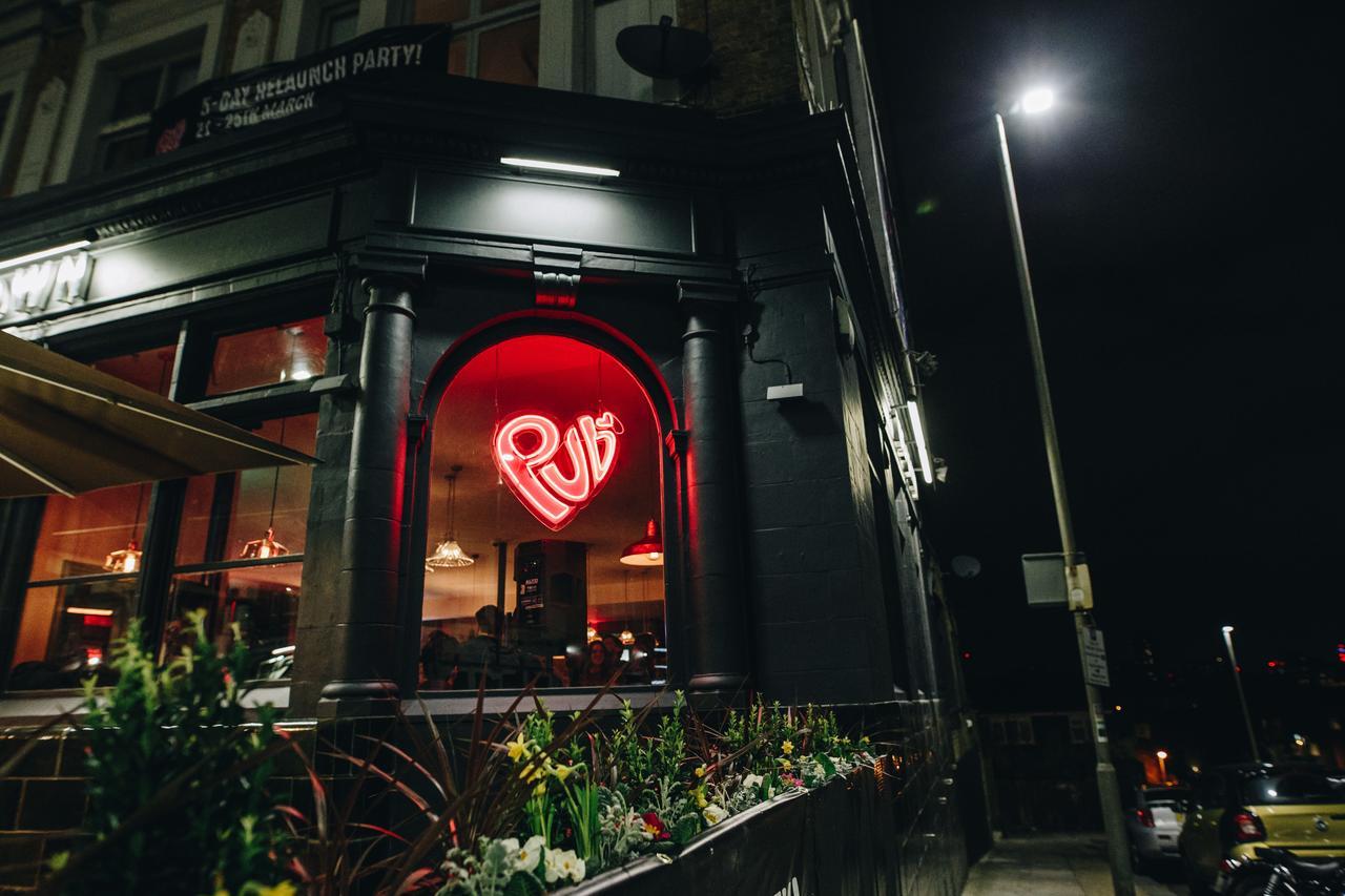 Publove @ The Crown, Battersea Лондон Экстерьер фото